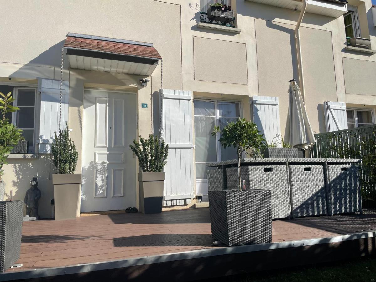 Chambres D'Hotes A Themes A 2,4Km Du Parc Magny-le-Hongre Exterior photo